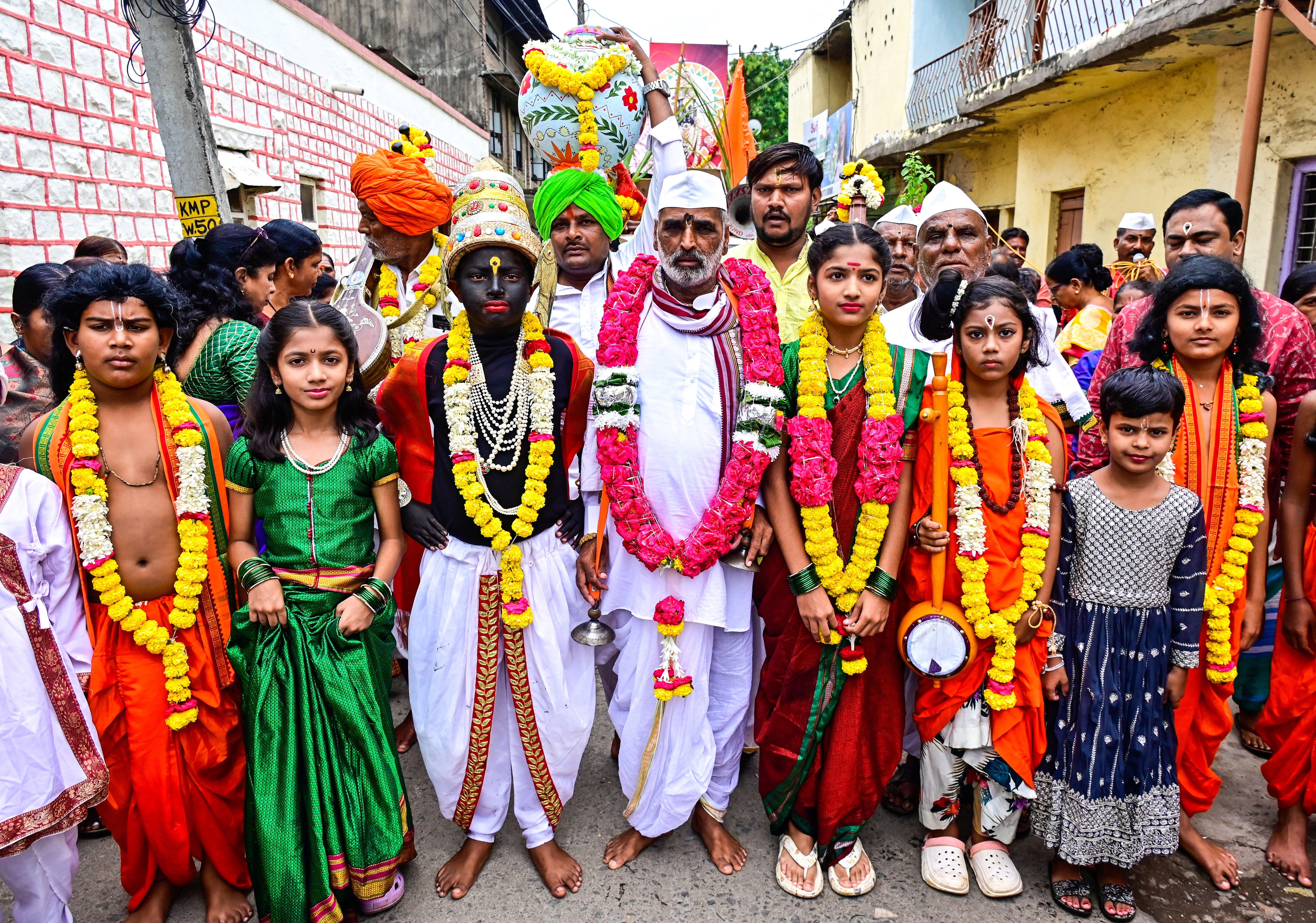 ಕೃಷ್ಣ ಜನ್ಮಾಷ್ಟಮಿಯ ಅಂಗವಾಗಿ ಕಲಬುರಗಿಯ ಸ್ಟೇಷನ್‌ ಬಜಾರ್‌ ಬಳಿಯ ವಿಠ್ಠಲ ಮಂದಿರದಿಂದ ಶನಿವಾರ ಪಲ್ಲಕ್ಕಿ ಉತ್ಸವ ನಡೆಯಿತು  ಪ್ರಜಾವಾಣಿ ಚಿತ್ರ 