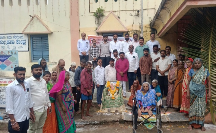 ನರಗುಂದದಲ್ಲಿ ತಾಲ್ಲೂಕು ಛಾಯಾಗ್ರಾಹಕ ಸಂಘ ನರಗುಂದ ಇವರ ವತಿಯಿಂದ ಸ್ನೇಹಜೀವಿ ವೃದ್ಧಾಶ್ರಮದಲ್ಲಿ ಸ್ವಾತಂತ್ರ್ಯೋತ್ಸವ ದಿನಾಚರಣೆ ನೆರವೇರಿಸಲಾಯಿತು