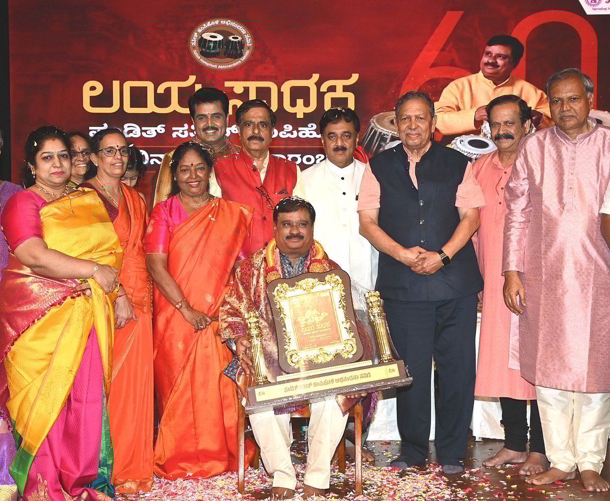 ಹಂಪಿಹೊಳಿ ರಾಜ್ಯೋತ್ಸವ ಪ್ರಶಸ್ತಿಗೆ ಅರ್ಹ: ಮನು ಬಳಿಗಾರ್