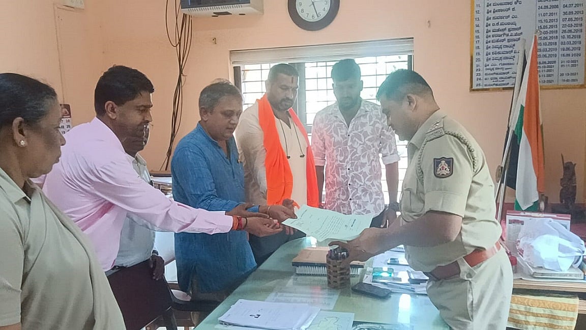 ಪುತ್ತೂರು | ಕೃಷ್ಣನ ವೇಷ ಧರಿಸಿ ಹಿಂದೂಗಳ ಧಾರ್ಮಿಕ ಭಾವನೆಗೆ ಧಕ್ಕೆ; ದೂರು