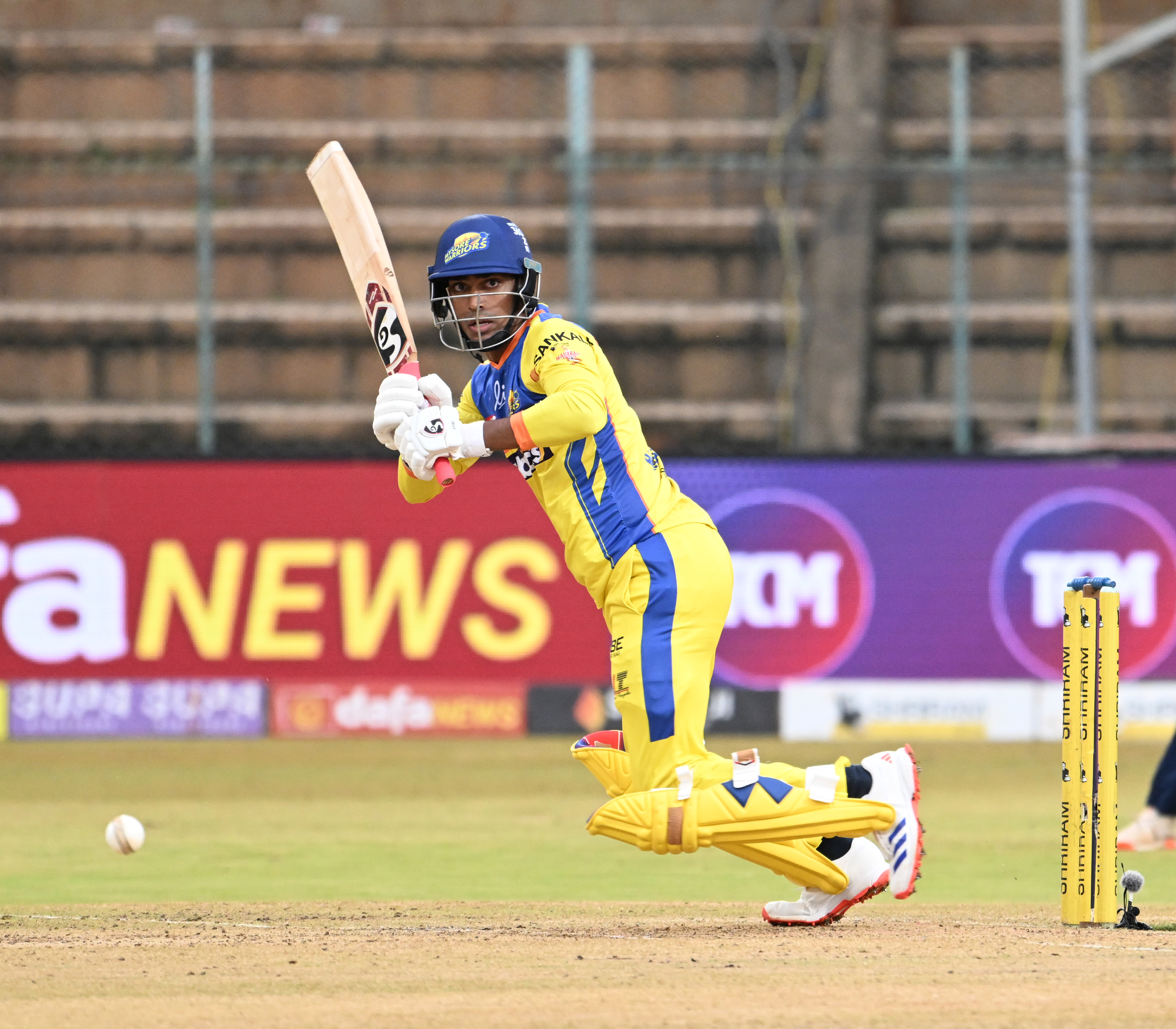 ಮೈಸೂರು ವಾರಿಯರ್ಸ್‌ನ ಯಶೋವರ್ಧನ್ ಪರಂತಾಪ್‌ (39) ಅವರ ಬ್ಯಾಟಿಂಗ್ ವೈಖರಿ –ಪ್ರಜಾವಾಣಿ ಚಿತ್ರ/ಅನೂಪ್ ರಾಘ .ಟಿ.
