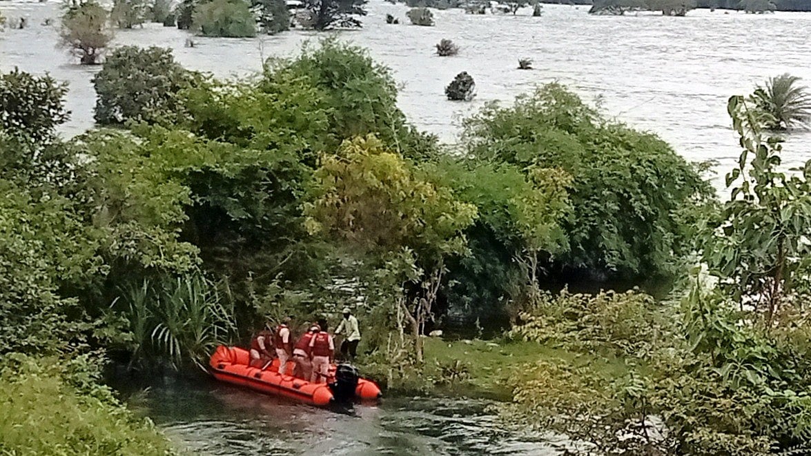 ಮಂಡ್ಯ | ಕಾವೇರಿ ನದಿಯಲ್ಲಿ ಪ್ರವಾಹ: ನಡುಗಡ್ಡೆಯಲ್ಲಿ ಸಿಲುಕಿದ್ದ ವ್ಯಕ್ತಿ ರಕ್ಷಣೆ