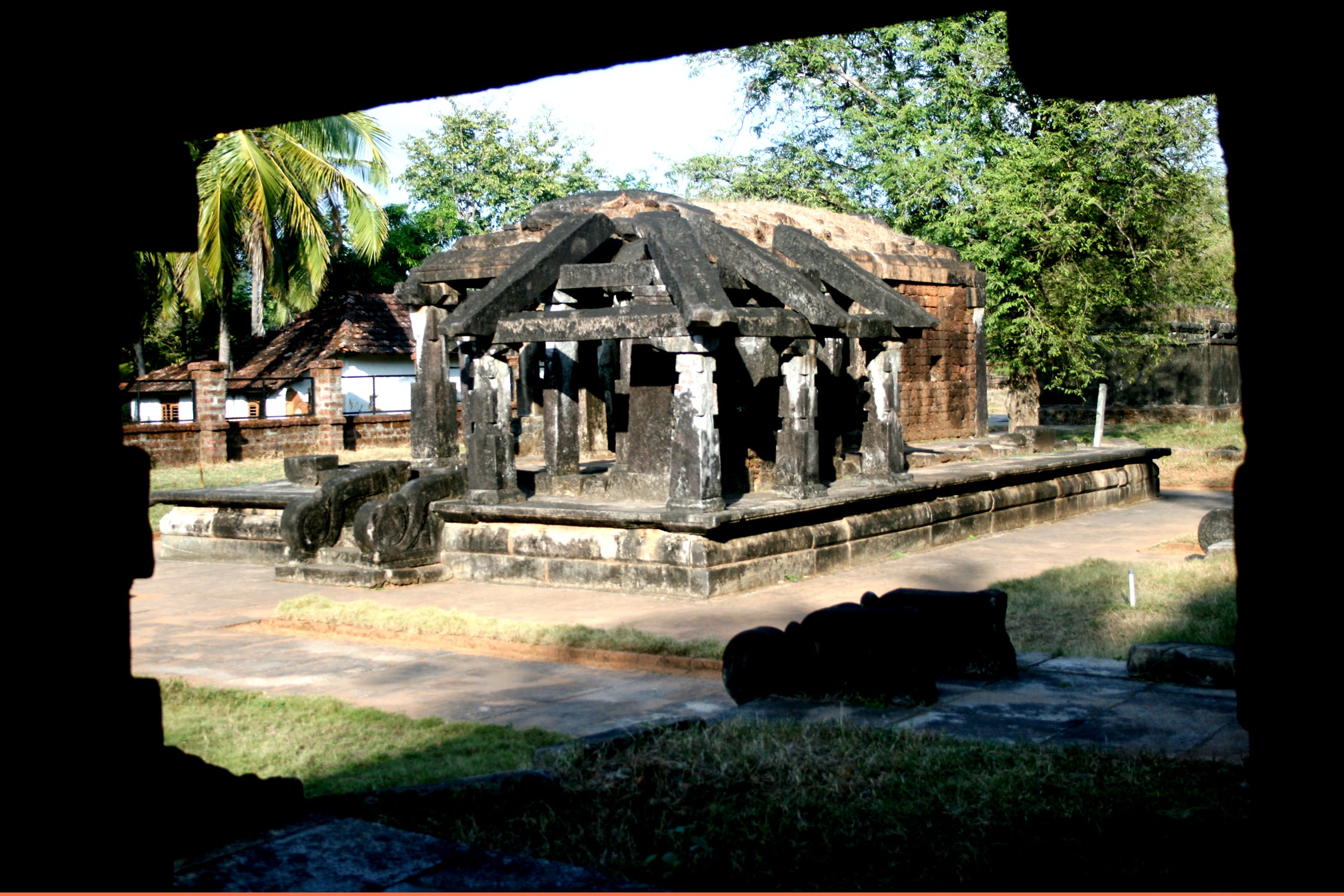 ಇತಿಹಾಸ ಪ್ರಸಿದ್ದ ಬಾರ್ಕೂರಿನ ಕತ್ತಲೆ ಬಸದಿ