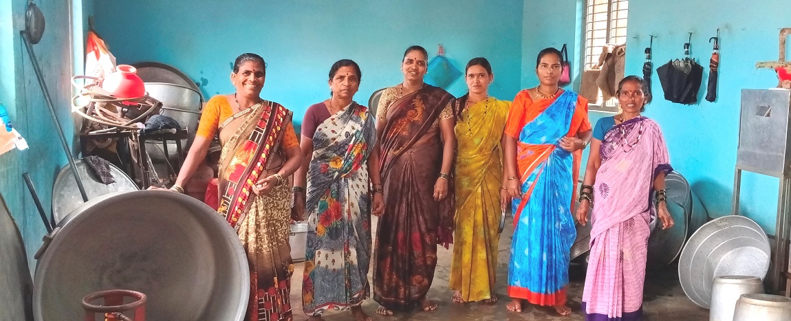 ಅಡುಗೆ ಸಿಬ್ಬಂದಿಗಳು
