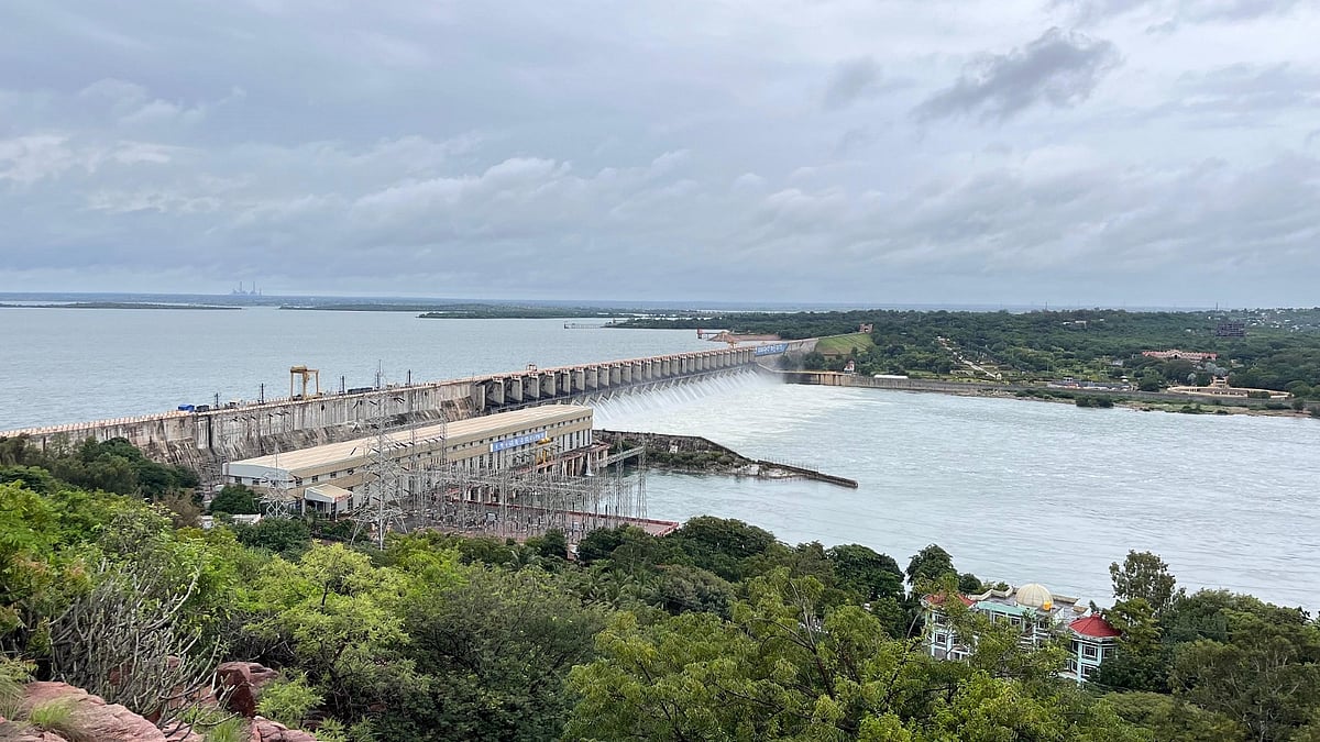 ಕೃಷ್ಣಾ ಕಣಿವೆಯಲ್ಲಿ ಮಳೆ ಅಬ್ಬರ: ಆಲಮಟ್ಟಿಯಿಂದ 2 ಲಕ್ಷ ಕ್ಯೂಸೆಕ್ ನೀರು ಬಿಡುಗಡೆ