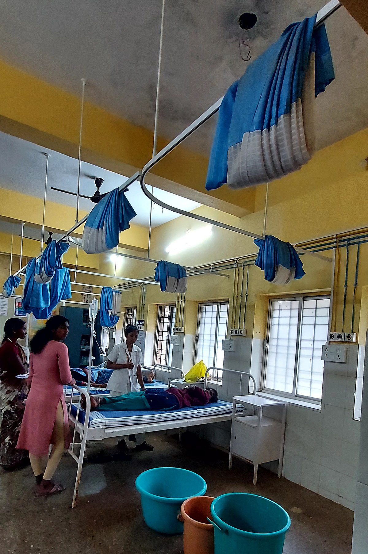 ಬಂಕಾಪುರ: ಸೋರುತ್ತಿರುವ ಸರ್ಕಾರಿ ಆಸ್ಪತ್ರೆ