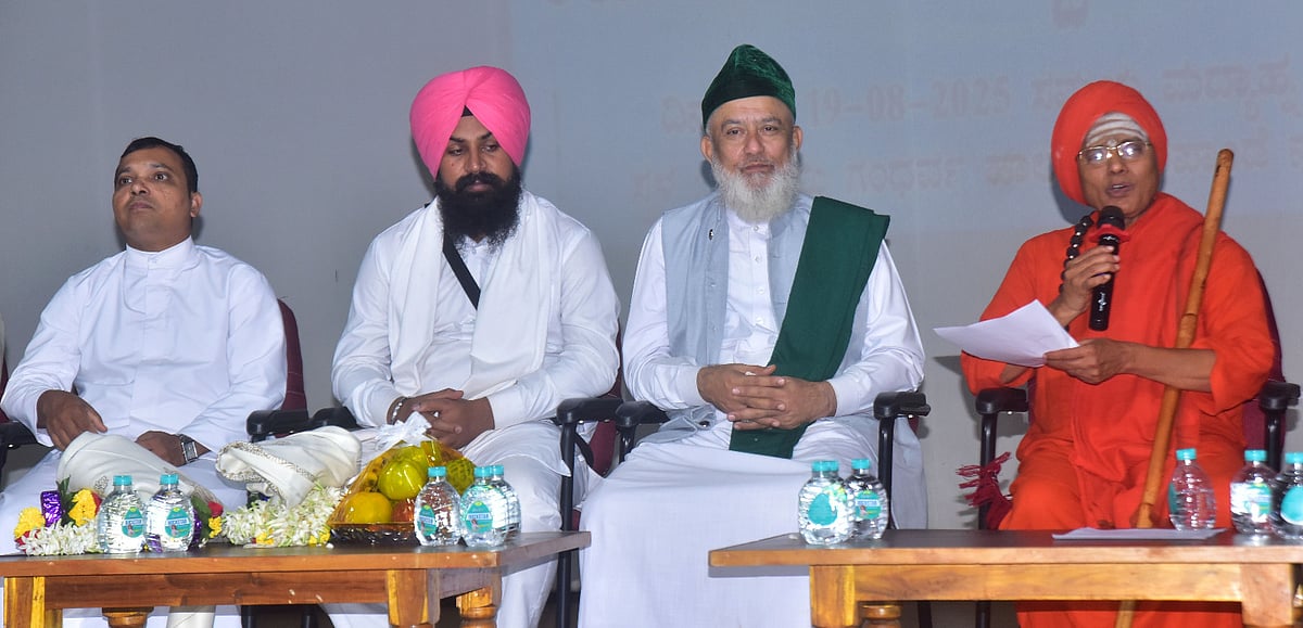 ಡೊಳ್ಳು, ಭಜನೆ, ಜಗ್ಗಲಿಗೆ ನಾದವೇ ಡಿಜೆ: ಗುರುಸಿದ್ಧ ರಾಜಯೋಗೀಂದ್ರ ಸ್ವಾಮೀಜಿ