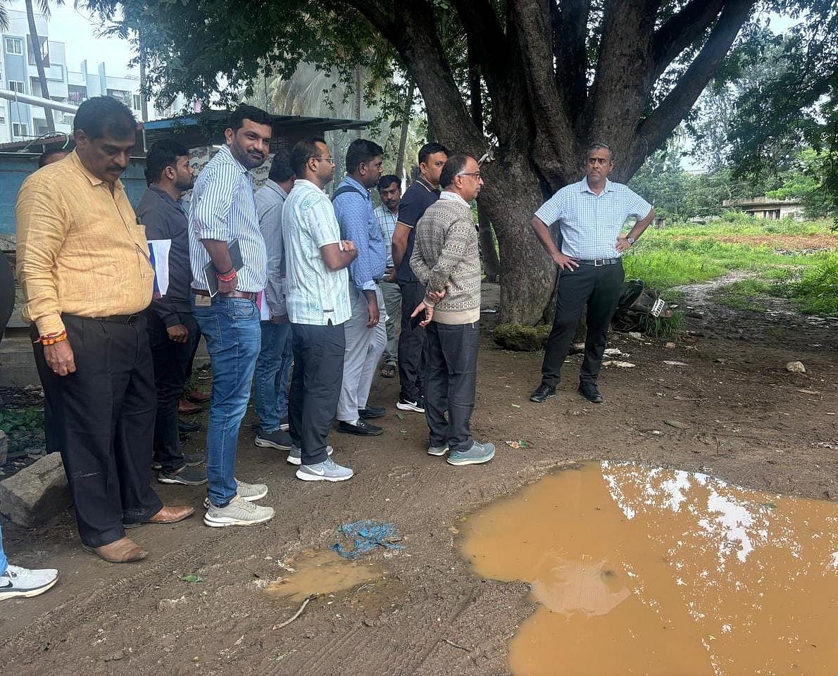 ರಾಜಕಾಲುವೆ ಬಫರ್ |ಶೀಘ್ರ ರಸ್ತೆ ನಿರ್ಮಿಸಿ: ಅಧಿಕಾರಿಗಳಿಗೆ ಮಹೇಶ್ವರ್ ರಾವ್ ಸೂಚನೆ