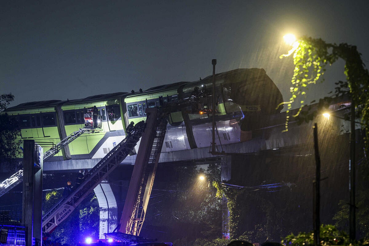 ಮುಂಬೈ: ಎರಡು ನಿಲ್ದಾಣಗಳ ನಡುವೆ ಸ್ಥಗಿತಗೊಂಡ ಮೋನೊ ರೈಲು; ರಕ್ಷಣಾ ಕಾರ್ಯ ಚುರುಕು