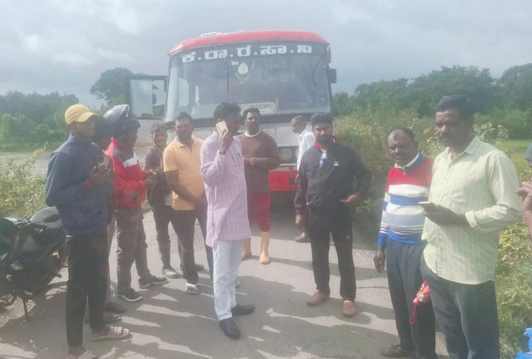 ಬೇಲೂರು: ಕೆರೆಗೆ ಕಾರು ಬಿದ್ದು ಮಹಿಳೆ ಸಾವು