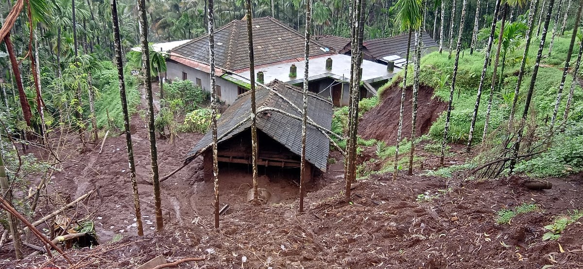 ಸ್ಥಳಾಂತರಗೊಳಿಸಲು 3 ಬಾರಿ ತಜ್ಞರ ವರದಿ: ಸುರಕ್ಷಿತ ನೆಲೆ ಕಾಣದ ಕಳಚೆ ಗ್ರಾಮ