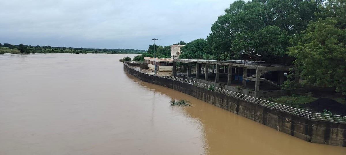 ಕಲಬುರಗಿ: ತಗ್ಗಿದ ಮಳೆ; ಇಳಿಯದ ನದಿ ನೀರಿನಮಟ್ಟ