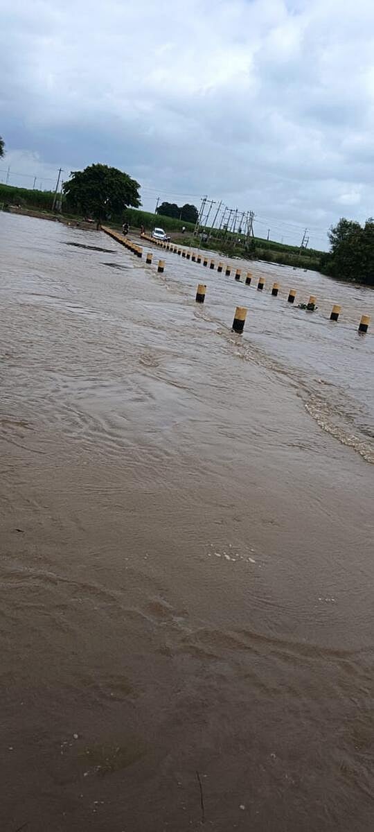 ಘಟಪ್ರಭಾ ನದಿ ಪ್ರವಾಹ: 8 ಬ್ಯಾರೇಜ್ ಮುಳುಗಡೆ