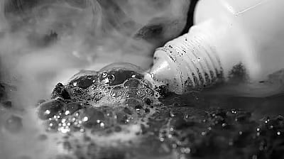 ತ್ರಿಪುರ : ಬೈಕ್‌ನಲ್ಲಿ ತೆರಳುವಾಗ ಪತಿಗೆ ಆ್ಯಸಿಡ್ ಹಾಕಿದ ಪತ್ನಿ 