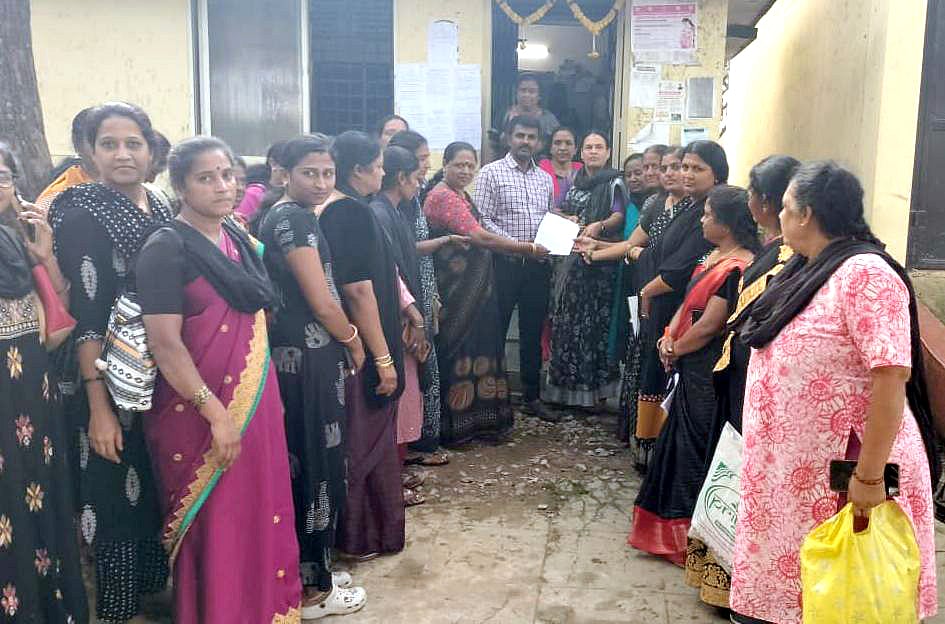 ದೊಡ್ಡಬಳ್ಳಾಪುರ: ಅಂಗನವಾಡಿ ನೌಕರರಿಂದ ಕರಾಳ ದಿನ