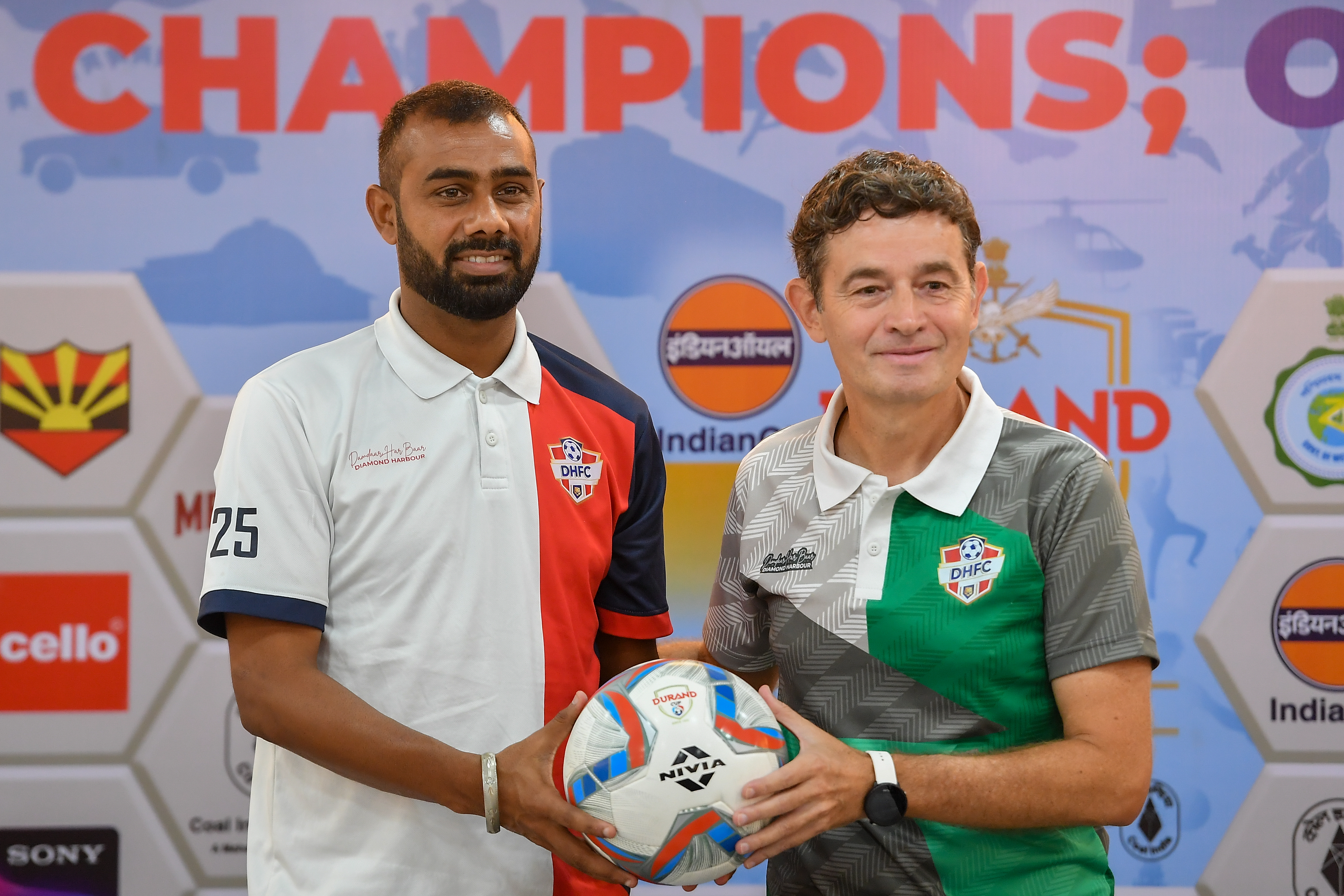 ಡೈಮಂಡ್‌ ಹಾರ್ಬರ್‌ ತಂಡದ ನಾಯಕ ವಿಕ್ರಮ್‌ಜಿತ್ ಸಿಂಗ್ ಮತ್ತು ಮುಖ್ಯ ಕೋಚ್‌ ಕಿಬು ವಿಕುನಾ