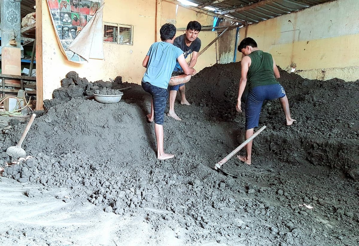 ಹುಬ್ಬಳ್ಳಿ: ಮಹಾಬಲನ ತಯಾರಿಕೆಗೆ ಮಣ್ಣಿನ ಕೊರತೆ