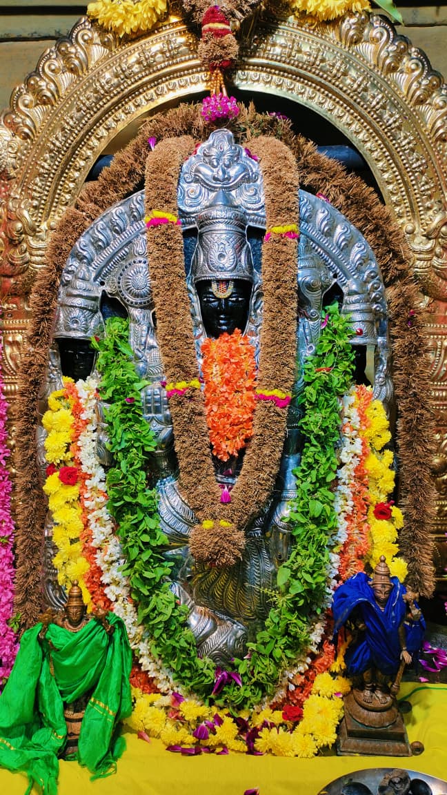 ಕೊಳ್ಳೇಗಾಲದ ಶ್ರೀಲಕ್ಷ್ಮೀ ನಾರಾಯಣಸ್ವಾಮಿ ದೇವಸ್ಥಾನದಲ್ಲಿ ಕೊನೆಯ ಶ್ರಾವಣ ಪ್ರಯುಕ್ತ ವಿಶೇಷ ಪೂಜೆ ನೆರವೇರಿತು