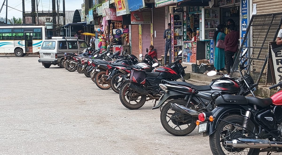 ಕೊಪ್ಪ: ಬಸ್ ನಿಲ್ದಾಣದಲ್ಲಿ ಹೆಚ್ಚಿದ ಖಾಸಗಿ ವಾಹನಗಳ ನಿಲುಗಡೆ  