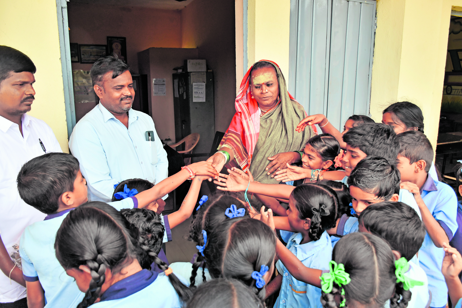 ರಾಜಮ್ಮನ ಜೊತೆಗೆ ಮಕ್ಕಳ ಸಂಭ್ರಮ    ಚಿತ್ರಗಳು: ಮುರಳಿಕಾಂತ ರಾವ್‌