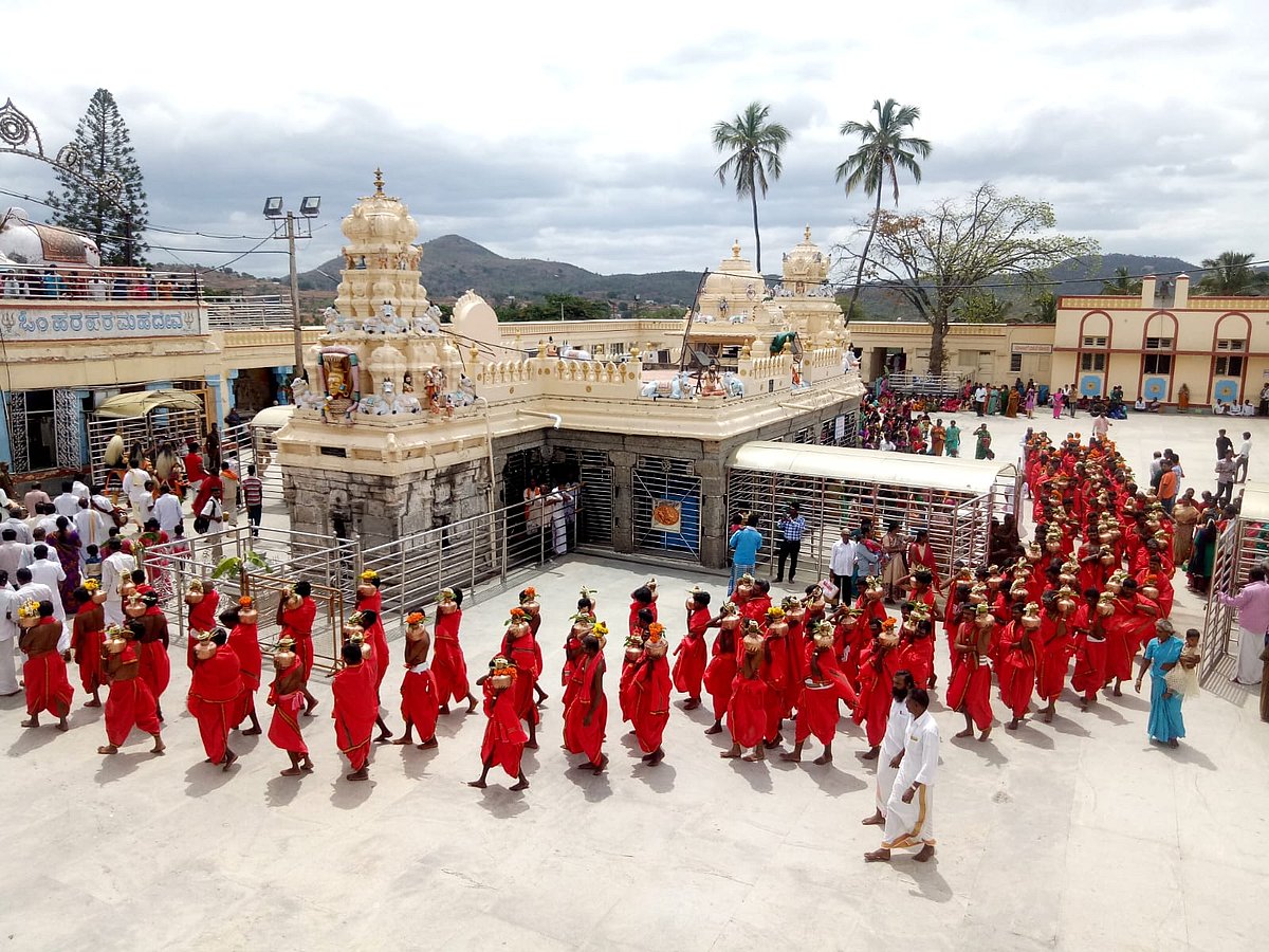 ಮಾದೇಶ್ವರ ಸ್ವಾಮಿಗೆ ಅಮಾವಾಸ್ಯೆಯ ವಿಶೇಷ ಪೂಜೆ, ಕುಂಭಾಭಿಷೇಕ