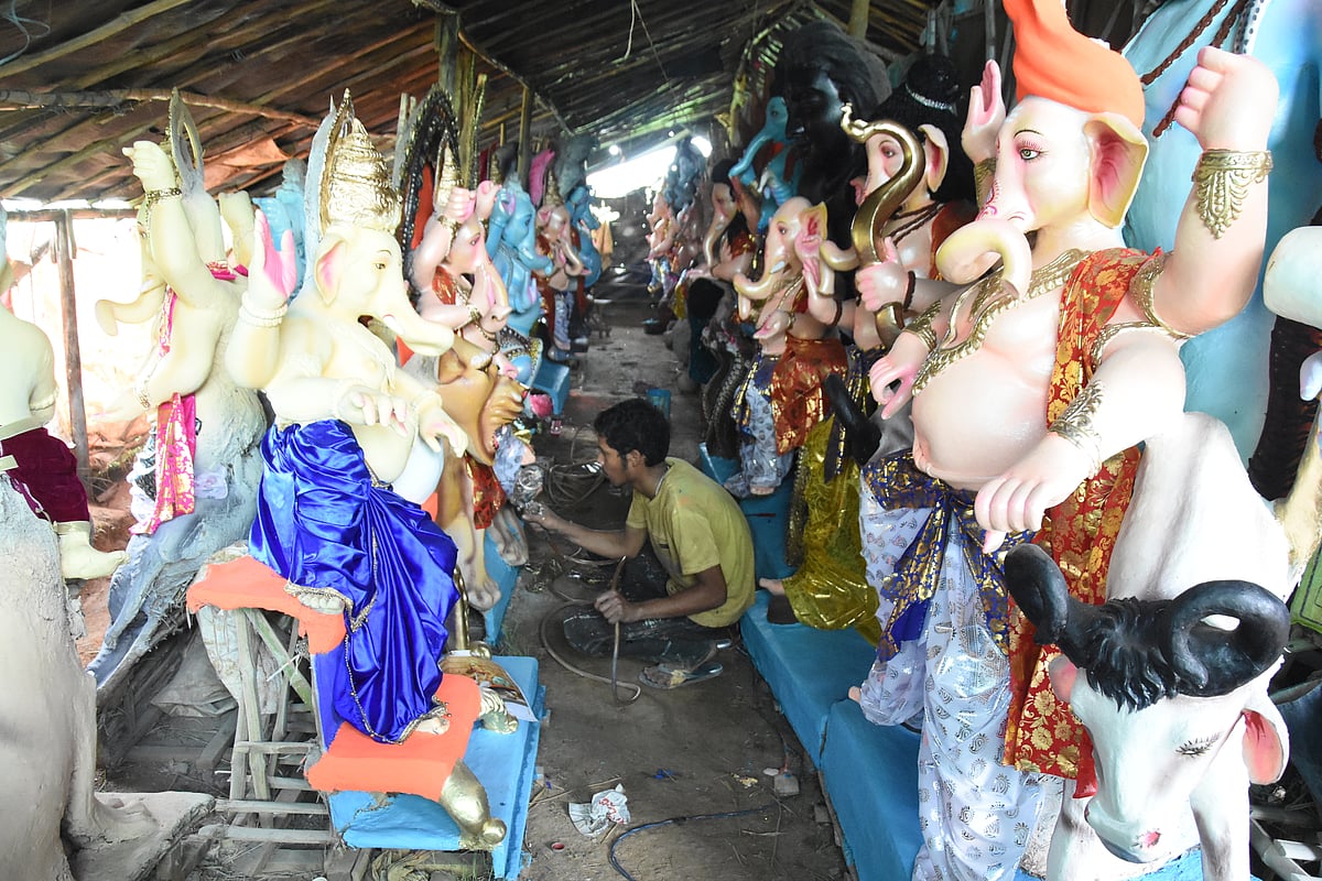 ಚಿಕ್ಕಬಳ್ಳಾಪುರ: ಗಣೇಶನ ಸ್ವಾಗತಕ್ಕೆ ಸಡಗರದ ತಯಾರಿ