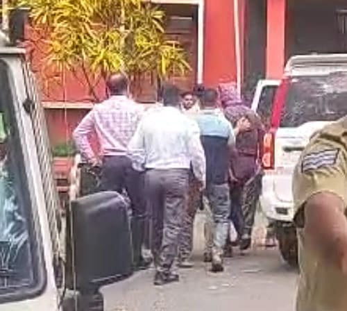 ಧರ್ಮಸ್ಥಳ ಪ್ರಕರಣ: ತಡರಾತ್ರಿವರೆಗೂ ವಿಚಾರಣೆ ನಡೆಸಿ ಮುಸುಕುಧಾರಿಯ ಬಂಧಿಸಿದ SIT