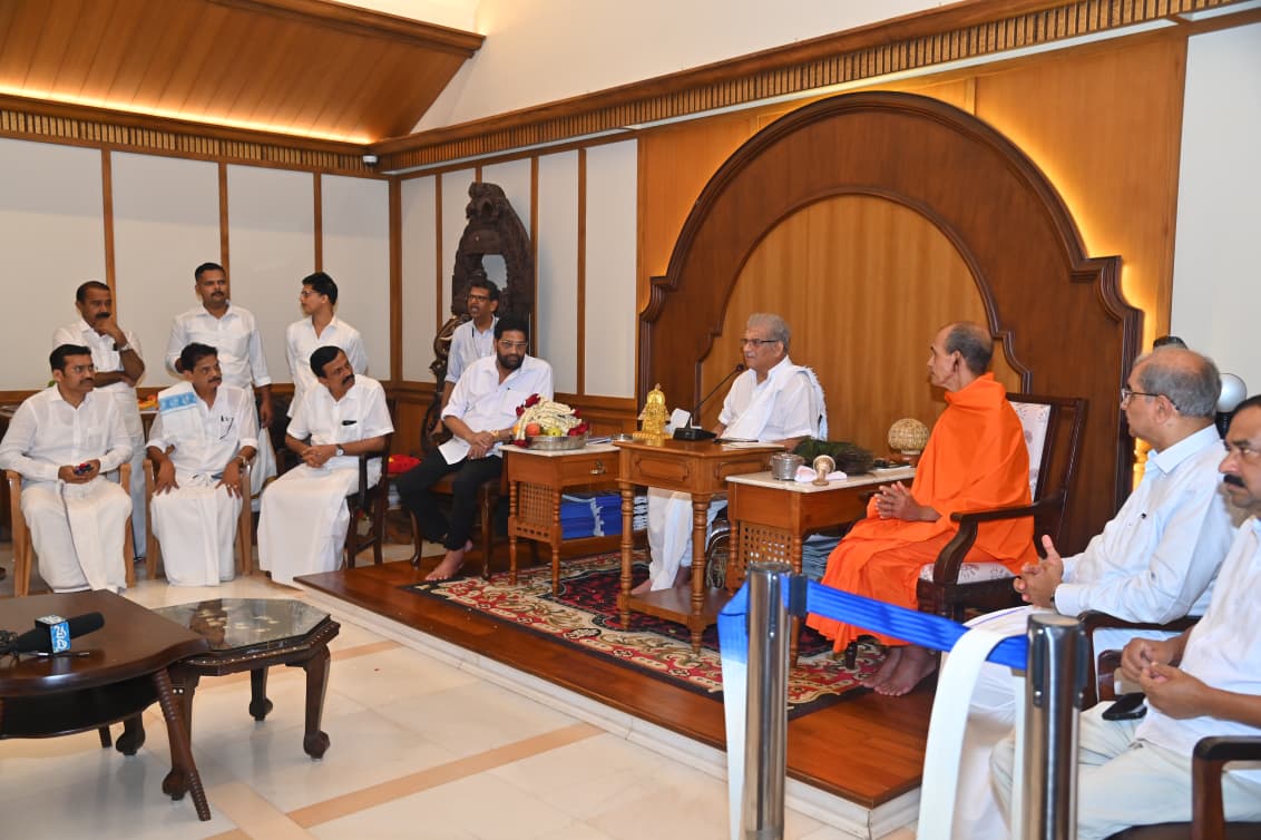 ಕಾರ್ಕಳ ಜೈನಮಠದ ಲಲಿತಕೀರ್ತಿ ಸ್ವಾಮೀಜಿ ಮಾರ್ಗದರ್ಶನದಲ್ಲಿ ಎಂ.ಎನ್.ರಾಜೇಂದ್ರಕುಮಾರ್ ನೇತೃತ್ವದಲ್ಲಿ ಡಿ.ವೀರೇಂದ್ರ ಹೆಗ್ಗಡೆ ಅವರುಗೆ ಬೆಂಬಲವನ್ನು ವ್ಯಕ್ತಪಡಿಸಲಾಯಿತು