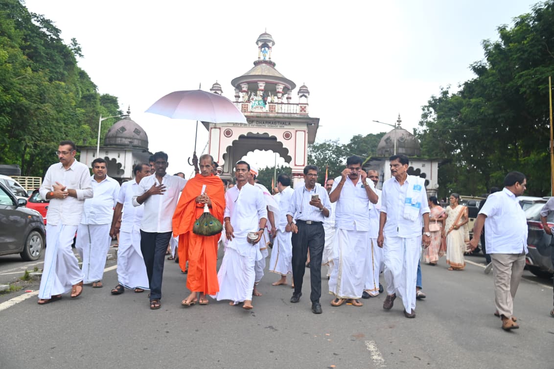 ಕಾರ್ಕಳ ಜೈನಮಠದ ಲಲಿತಕೀರ್ತಿ ಸ್ವಾಮೀಜಿ ಮಾರ್ಗದರ್ಶನದಲ್ಲಿ ಎಂ.ಎನ್.ರಾಜೇಂದ್ರಕುಮಾರ್ ನೇತೃತ್ವದಲ್ಲಿ ಡಿ.ವೀರೇಂದ್ರ ಹೆಗ್ಗಡೆ ಅವರುಗೆ ಬೆಂಬಲವನ್ನು ವ್ಯಕ್ತಪಡಿಸಲಾಯಿತು