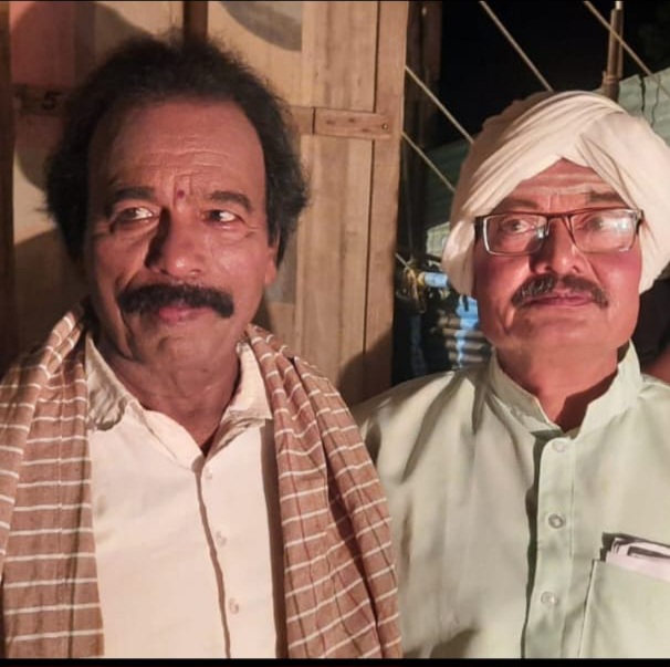 ನಾಟಕದ ಪ್ರದರ್ಶನದಲ್ಲಿ ಯಮನೂರಸಾಬ್‌ (ಎಡದಿಂದ‌ ಮೊದಲಿನವರು)