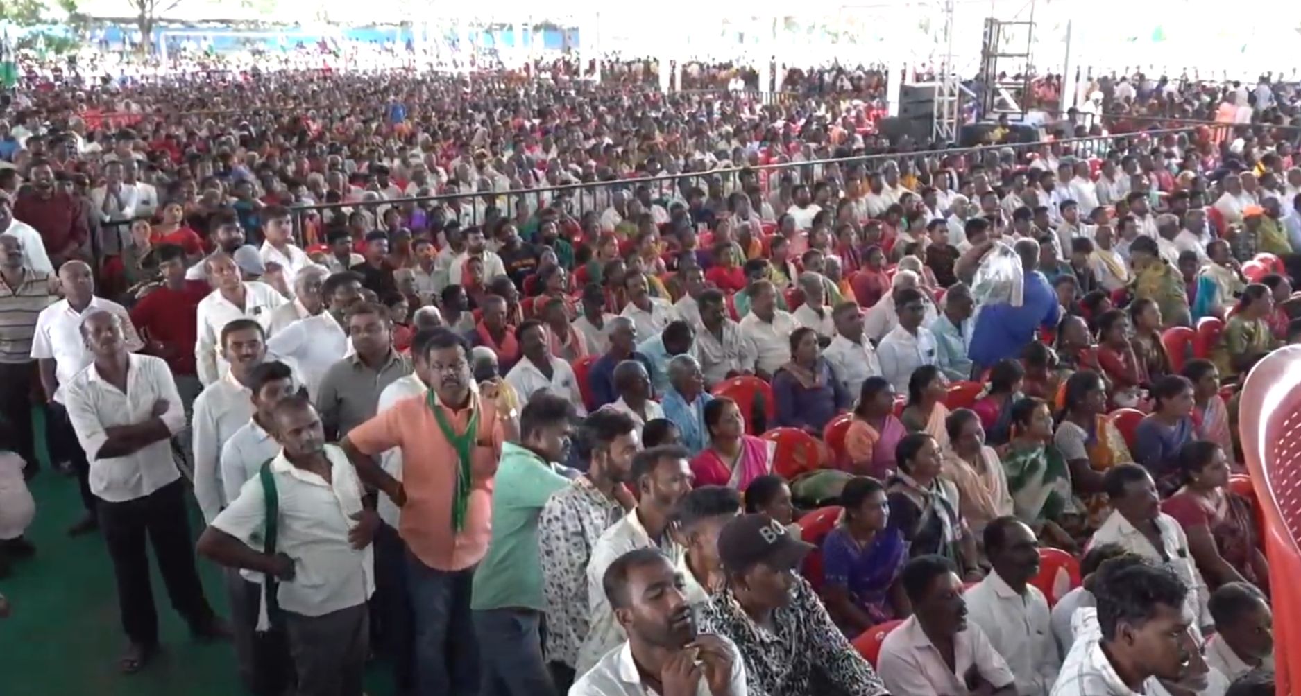 ಸಮಾವೇಶದಲ್ಲಿ ಭಾಗಿಯಾಗಿದ್ದ ಕಾರ್ಯಕರ್ತರು