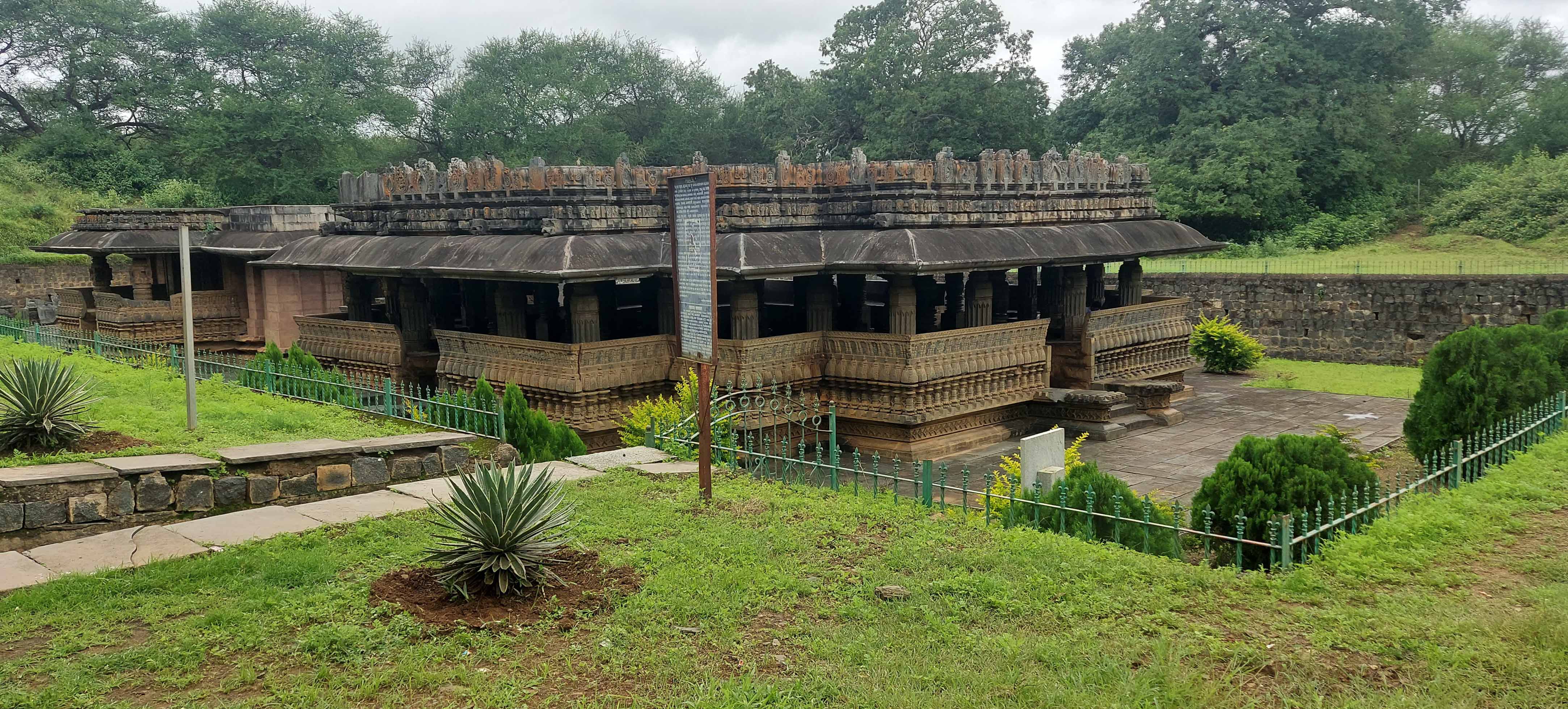 ಬಂಕಾಪುರ ಕೋಟೆಯಲ್ಲಿರುವ 66 ಕಂಬದ ನಗರೇಶ್ವರ ದೇವಾಲಯ