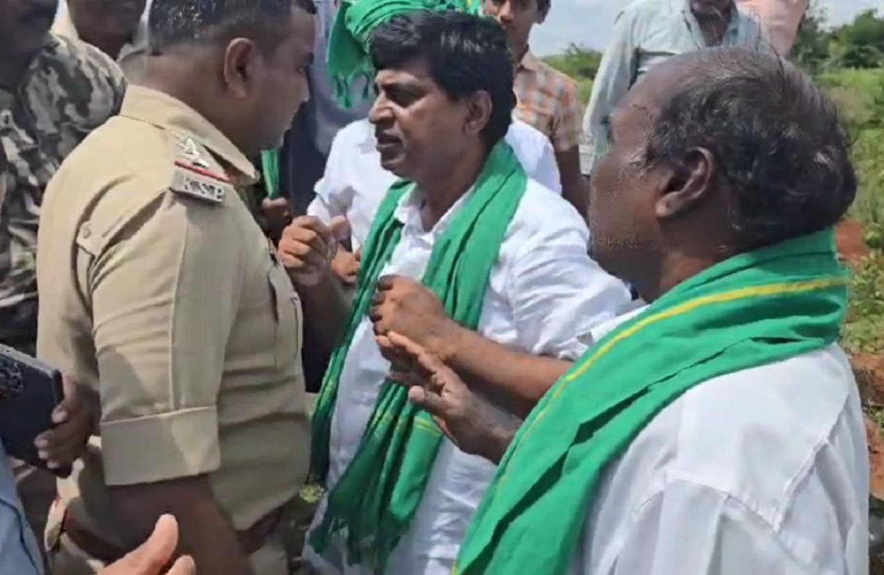 ಕೋಲಾರ ಗ್ರಾಮಾಂತರ ಪೊಲೀಸ್‌ ಠಾಣೆ ಇನ್‌ಸ್ಪೆಕ್ಟರ್‌ ಕಾಂತರಾಜ್‌ ಹಾಗೂ ಆಮ್‌ ಆದ್ಮಿ ಪಕ್ಷದ ಜಿಲ್ಲಾಧ್ಯಕ್ಷ ವೆಂಕಟಾಚಲಪತಿ ನಡುವೆ ವಾಗ್ವಾದ