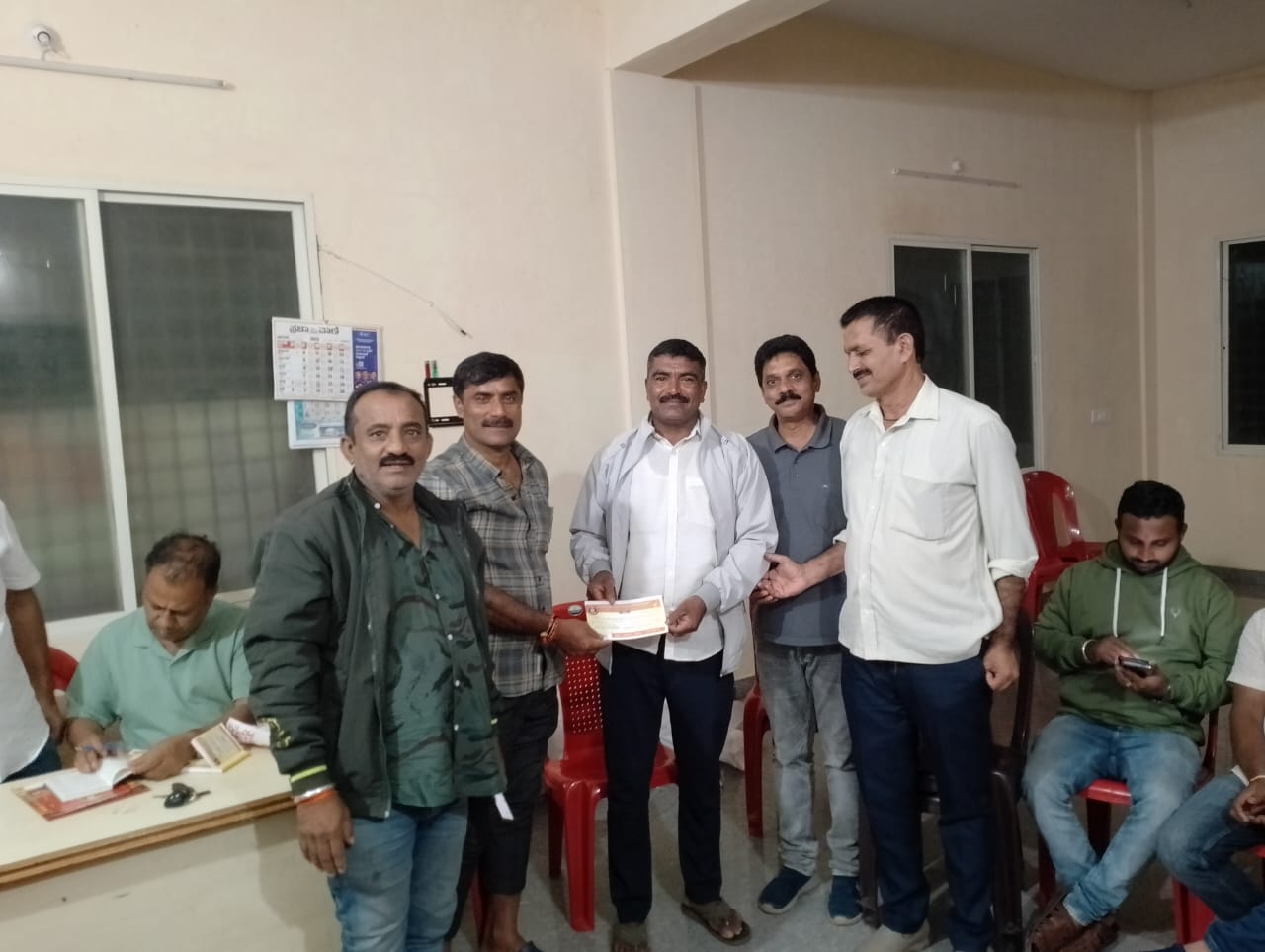 ಗಣಪತಿ ಉತ್ಸವಕ್ಕೆ ಗ್ರಾಮೀಣ ಭಾಗದಲ್ಲೂ ಕರೆಯೋಲೆ ನೀಡುತ್ತಿರುವ ಸಮಿತಿ ಪದಾಧಿಕಾರಿಗಳು