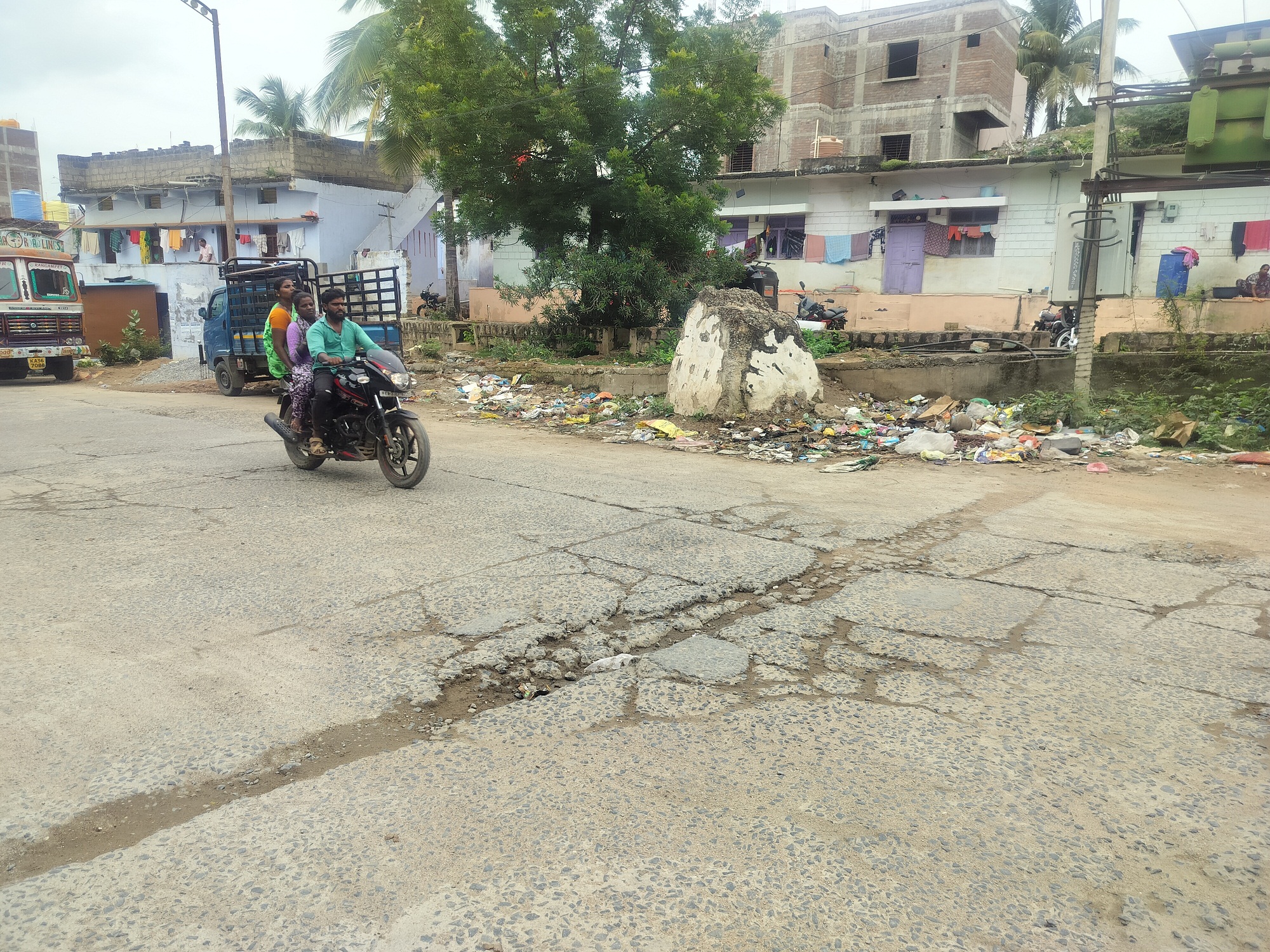 ಸುರಪುರದ ತಹಶೀಲ್ದಾರ್ ಕಚೇರಿ ರಸ್ತೆಯ ದುಸ್ಥಿತಿ