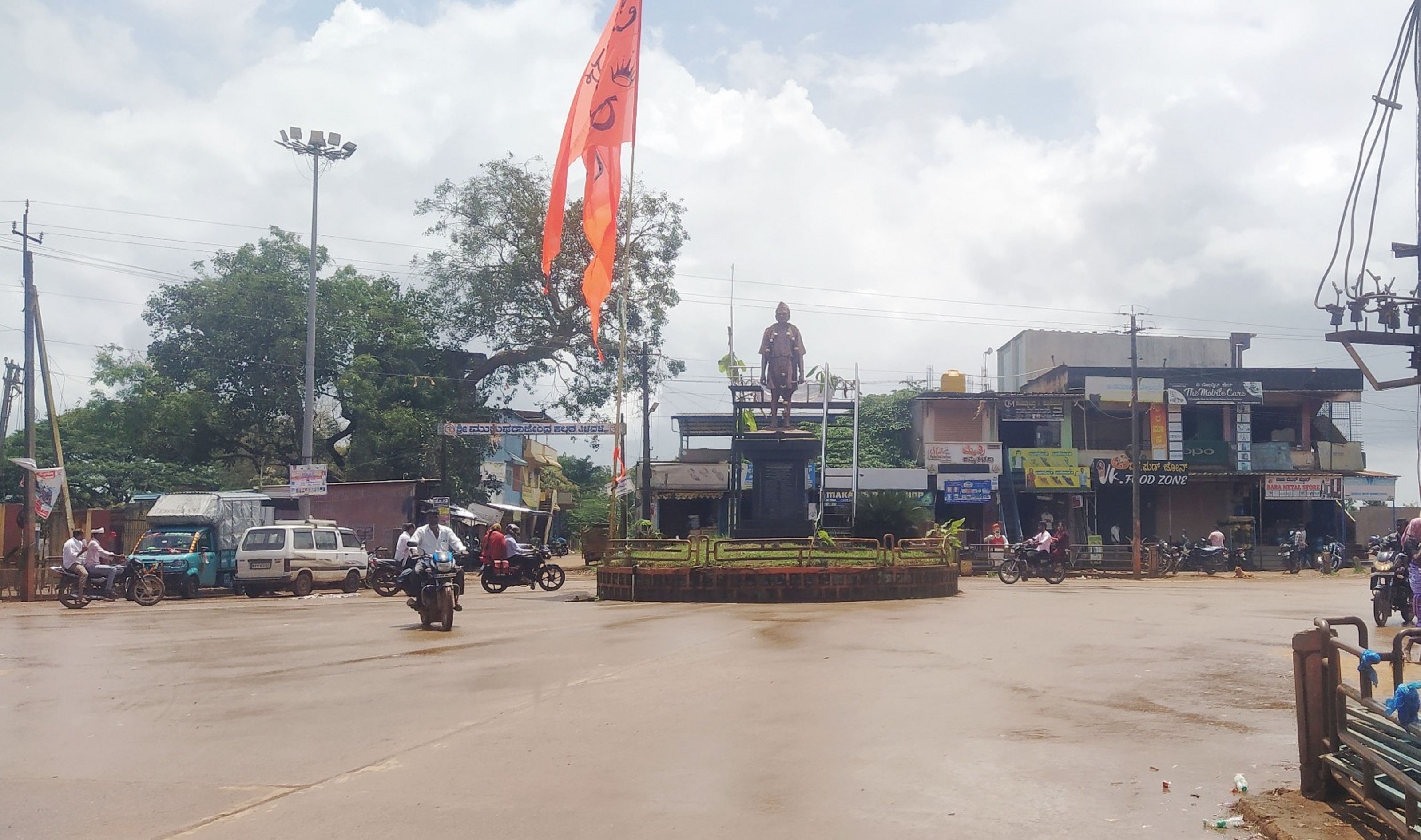 ಹಾನಗಲ್ ತಾಲ್ಲೂಕಿನ ತಿಳವಳ್ಳಿ ಗ್ರಾಮದ ನಾ.ಸು. ಹರ್ಡೀಕರ್ ವೃತ್ತ