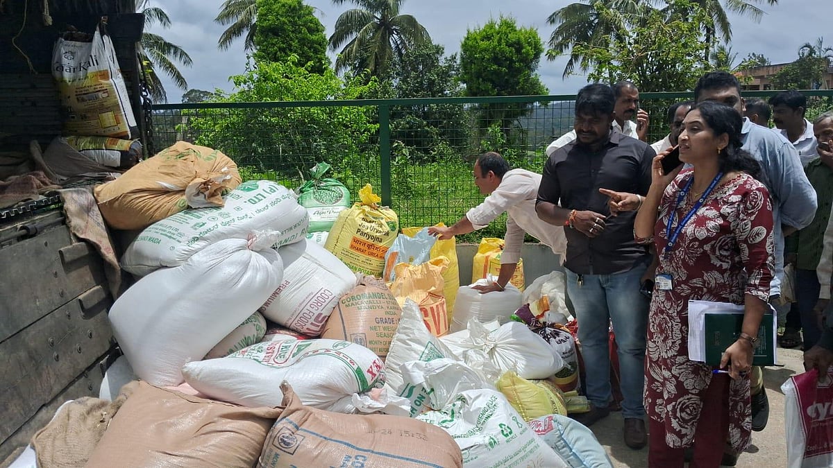 ಸೋಮವಾರಪೇಟೆ: ಕಾಳಸಂತೆಯಲ್ಲಿ ಮಾರುತ್ತಿದ್ದ 42 ಕ್ವಿಂಟಲ್ ಅನ್ನಭಾಗ್ಯದ ಅಕ್ಕಿ ವಶ