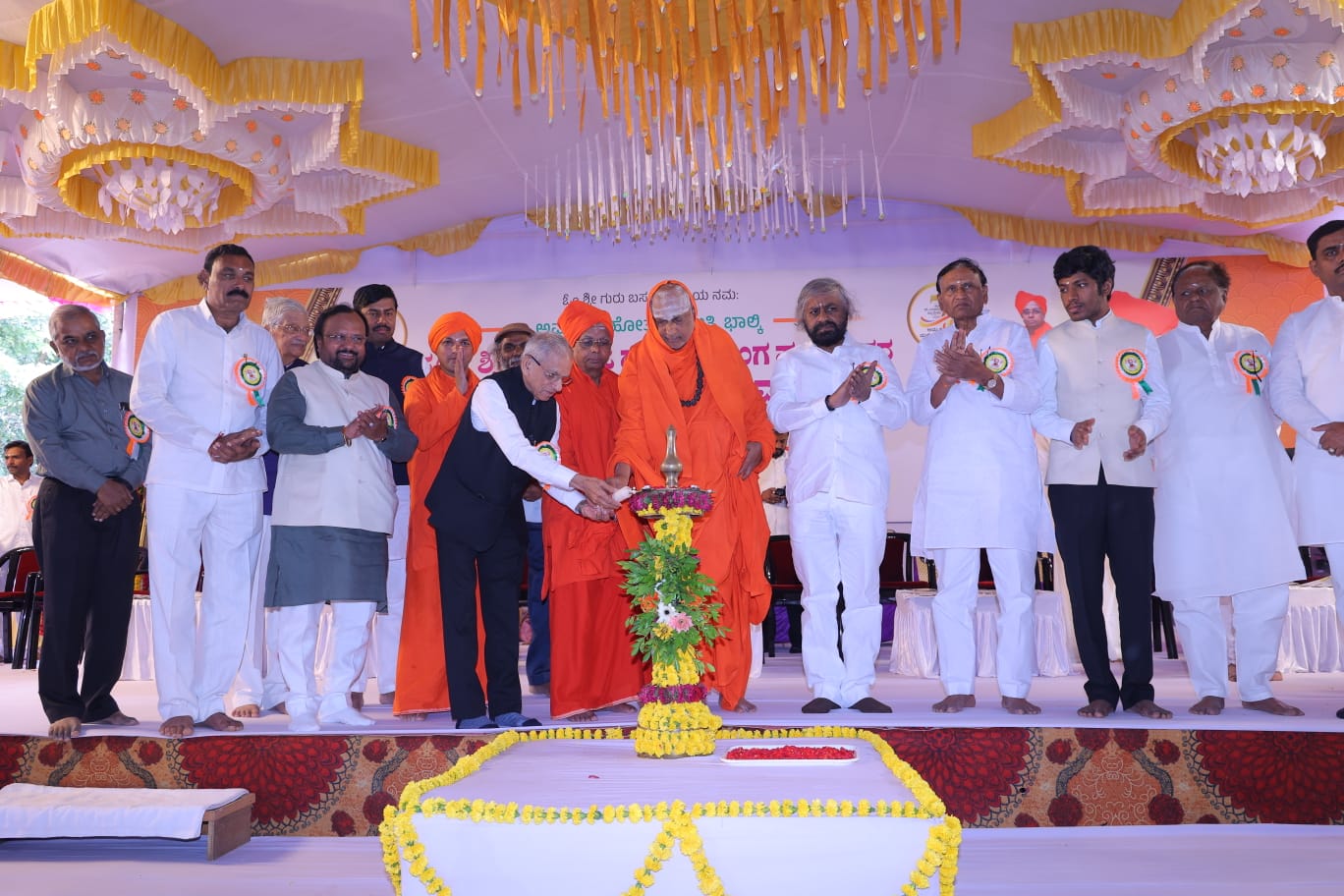 ಭಾಲ್ಕಿ ಪಟ್ಟಣದ ಚನ್ನಬಸವಾಶ್ರಮದಲ್ಲಿ ಅಮೃತ ಮಹೋತ್ಸವ ಸ್ವಾಗತ ಸಮಿತಿ ವತಿಯಿಂದ ಸೋಮವಾರ ಆಯೋಜಿಸಿದ್ದ ಬಸವಲಿಂಗ ಪಟ್ಟದ್ದೇವರ ಅಮೃತ ಮಹೋತ್ಸವ ಸಮಾರಂಭವನ್ನು ಸುಪ್ರೀಂಕೋರ್ಟ್‌ನ ನಿವೃತ್ತ ನ್ಯಾಯಮೂರ್ತಿ ಶಿವರಾಜ ಪಾಟೀಲ ಉದ್ಘಾಟಿಸಿದರು