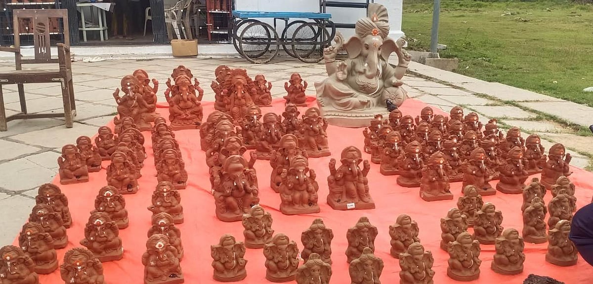 ಸೇಡಂ: ಪರಿಸರ ಸ್ನೇಹಿ ಗಣೇಶ ಮಾರಾಟದಿಂದ ಬಂದ ಆದಾಯ ಬಡ ವಿದ್ಯಾರ್ಥಿಗಳ ಓದಿಗೆ ಬಳಕೆ!