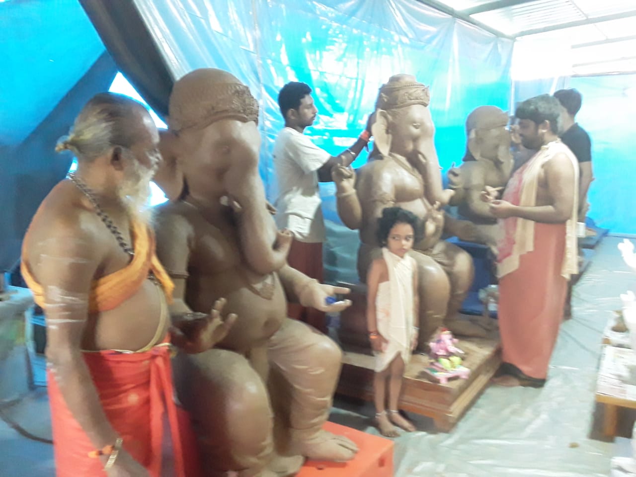 ಕಾಸರಗೋಡಿನ ಉಳಿಯತ್ತಡ್ಕ ಗುರುಕೃಪಾದಲ್ಲಿ ನಡೆಯುತ್ತಿರುವ ಗಣೇಶ ವಿಗ್ರಹ ನಿರ್ಮಾಣ ಕಾರ್ಯ