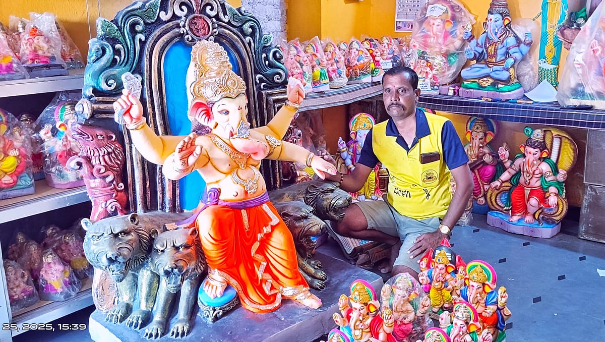 ಬೀಳಗಿ: ಗಣೇಶ ಮೂರ್ತಿಗಳಿಗೆ ಅಂತಿಮ ಸ್ಪರ್ಶ