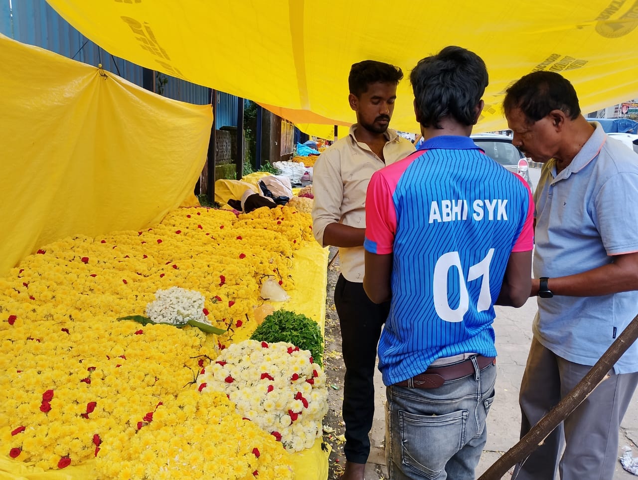 ಉಡುಪಿಯಲ್ಲಿ ಹೂವಿನ ಮಾರಾಟ ನಡೆಯಿತು