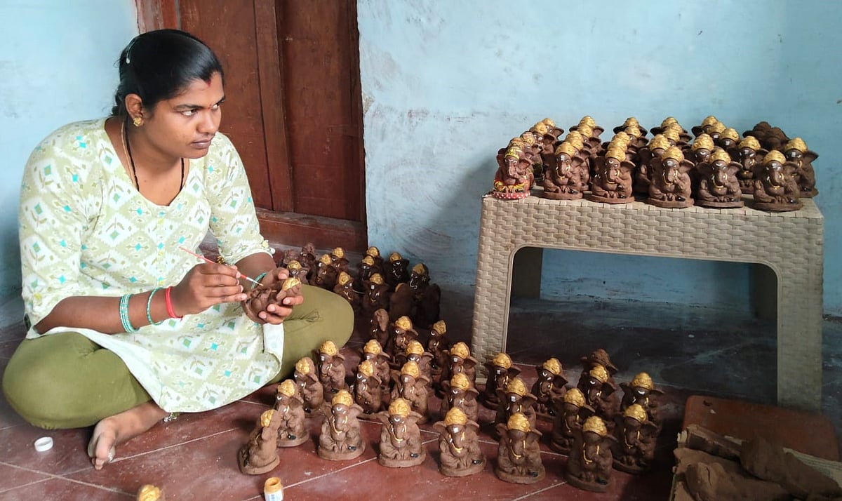 ಔರಾದ್ | ಪರಿಸರ ಸ್ನೇಹಿ ಸಗಣಿ ಗಣೇಶ ತಯಾರಿಕೆ: ದಂಪತಿಯಿಂದ ವಿನೂತನ ಹೆಜ್ಜೆ