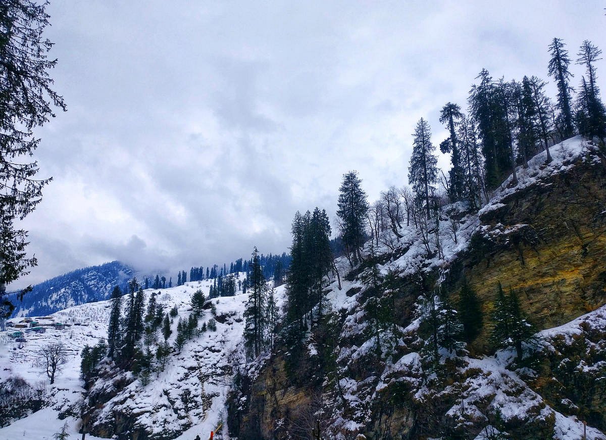 ಲಡಾಖ್‌ನಲ್ಲಿ ಋತುವಿನ ಮೊದಲ ಹಿಮಪಾತ; ಭಾರಿ ಮಳೆಯ ಮುನ್ಸೂಚನೆ