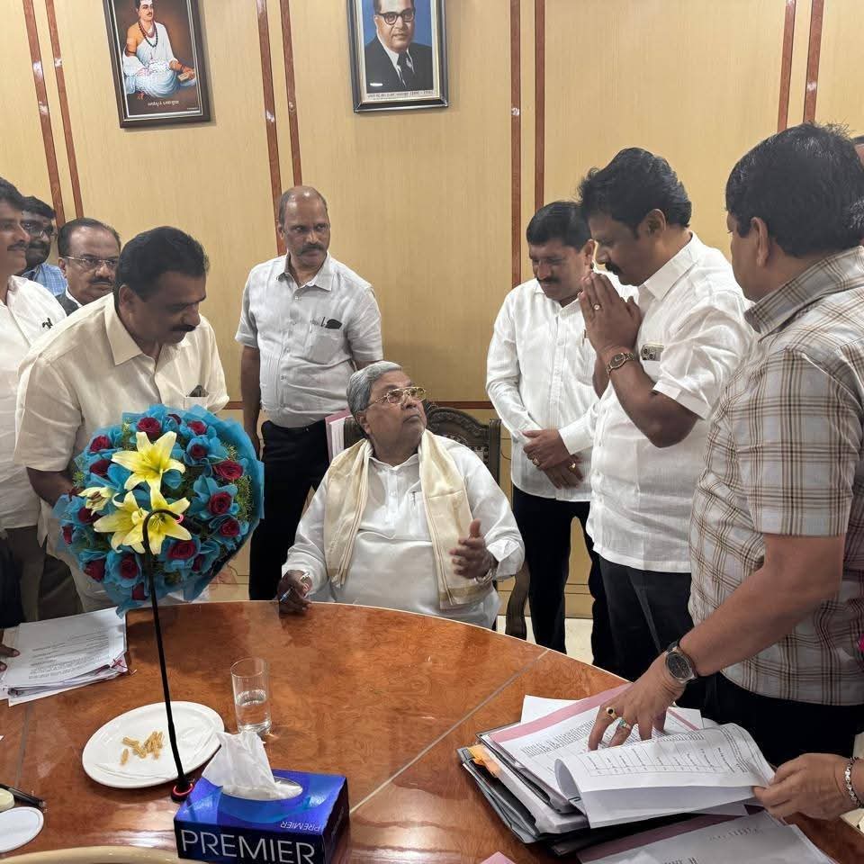 ಶಾಸಕ ಬಿ.ಶಿವಣ್ಣ  ಮುಖ್ಯಮಂತ್ರಿ ಸಿದ್ದರಾಮಯ್ಯ ಅವರನ್ನು ಭೇಟಿ ಮಾಡಿ ಭೂಸ್ವಾಧೀನ ಪ್ರಕ್ರಿಯೆ ಕೈಬಿಡುವಂತೆ ಮನವಿ ಮಾಡಿದರು