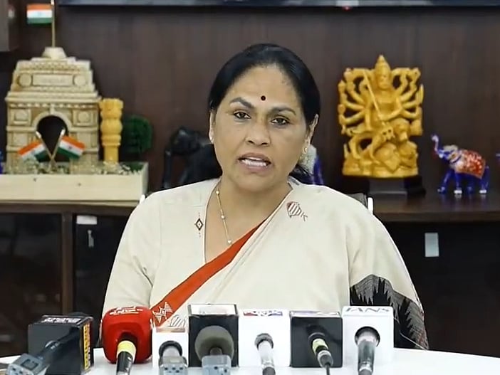 ಚಾಮುಂಡಿ ಬೆಟ್ಟ ಹಿಂದೂಗಳ ಆಸ್ತಿ ಅಲ್ಲ ಎನ್ನಲು ನೀವು ಯಾರು?: ಡಿಕೆಶಿಗೆ ಶೋಭಾ