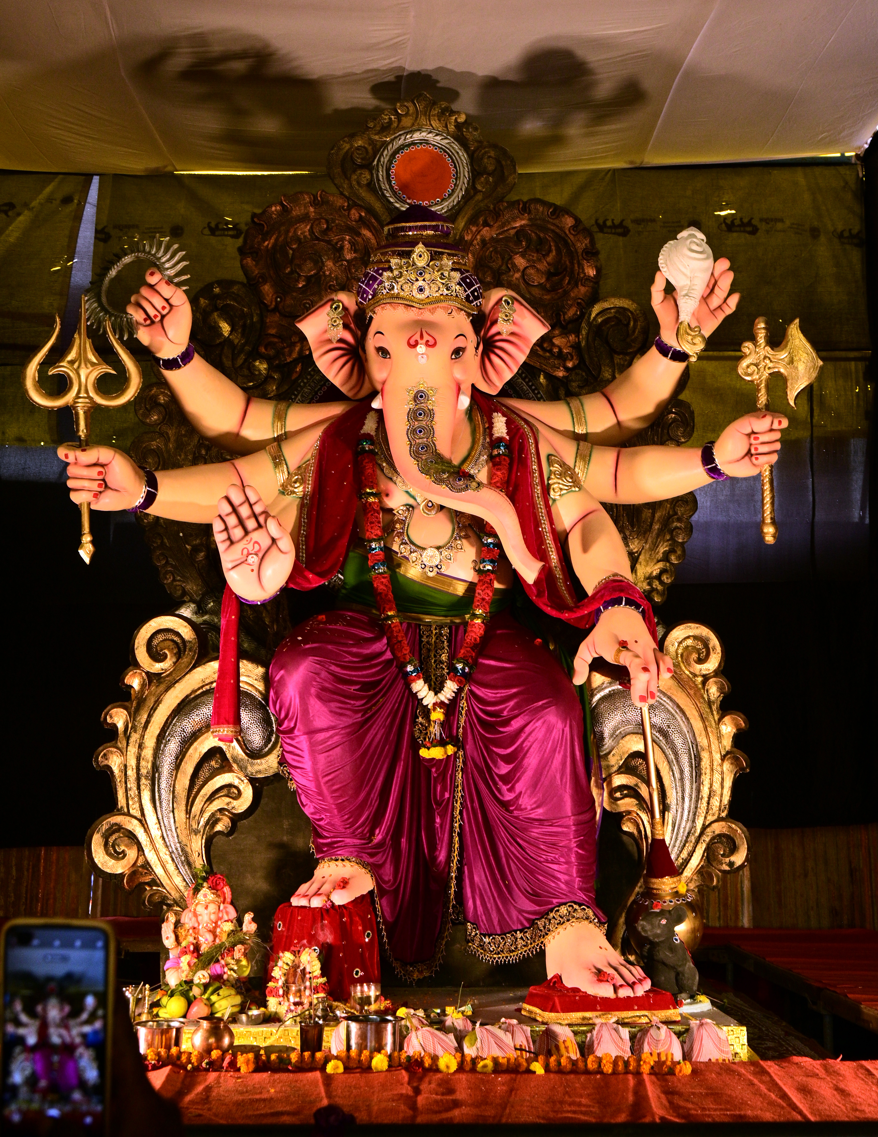 ಹುಬ್ಬಳ್ಳಿ ಬಾಬಾಸಾ ಗಲ್ಲಿಯ ಗಜಾನನ ಉತ್ಸವ ಯುವಕ ಮಂಡಳ ಪ್ರತಿಷ್ಠಾಪಿಸಿರುವ ಗಣೇಶ