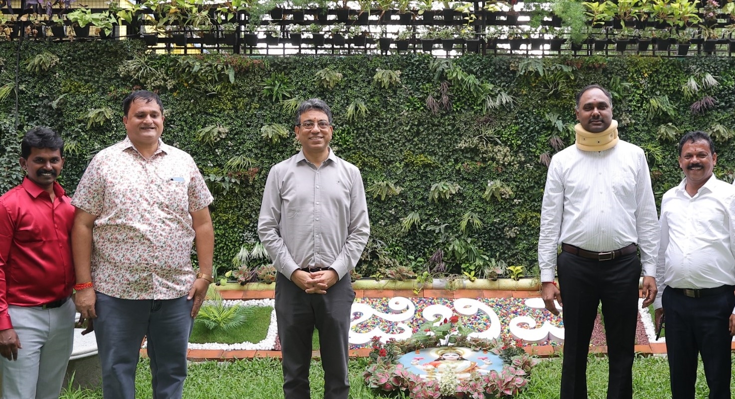 ಬಿಬಿಎಂ‍ಪಿ ಅಧಿಕಾರಿ– ನೌಕರರ ಕ್ಷೇಮಾಭಿವೃದ್ಧಿ ಸಂಘದ ಆವರಣದಲ್ಲಿ ‘ಜಿಬಿಎ’ ಫಲಕವನ್ನು ಆಡಳಿತಾಧಿಕಾರಿ ತುಷಾರ್‌ ಗಿರಿನಾಥ್‌ ಅವರು ಗುರುವಾರ ಅನಾವರಣಗೊಳಿಸಿದರು