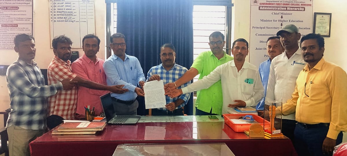 ಹುನಗುಂದ: ನಕಲಿ ಪಿಎಚ್‌ಡಿ ಪ್ರಮಾಣ ಪತ್ರ ತಡೆಗೆ ಆಗ್ರಹ