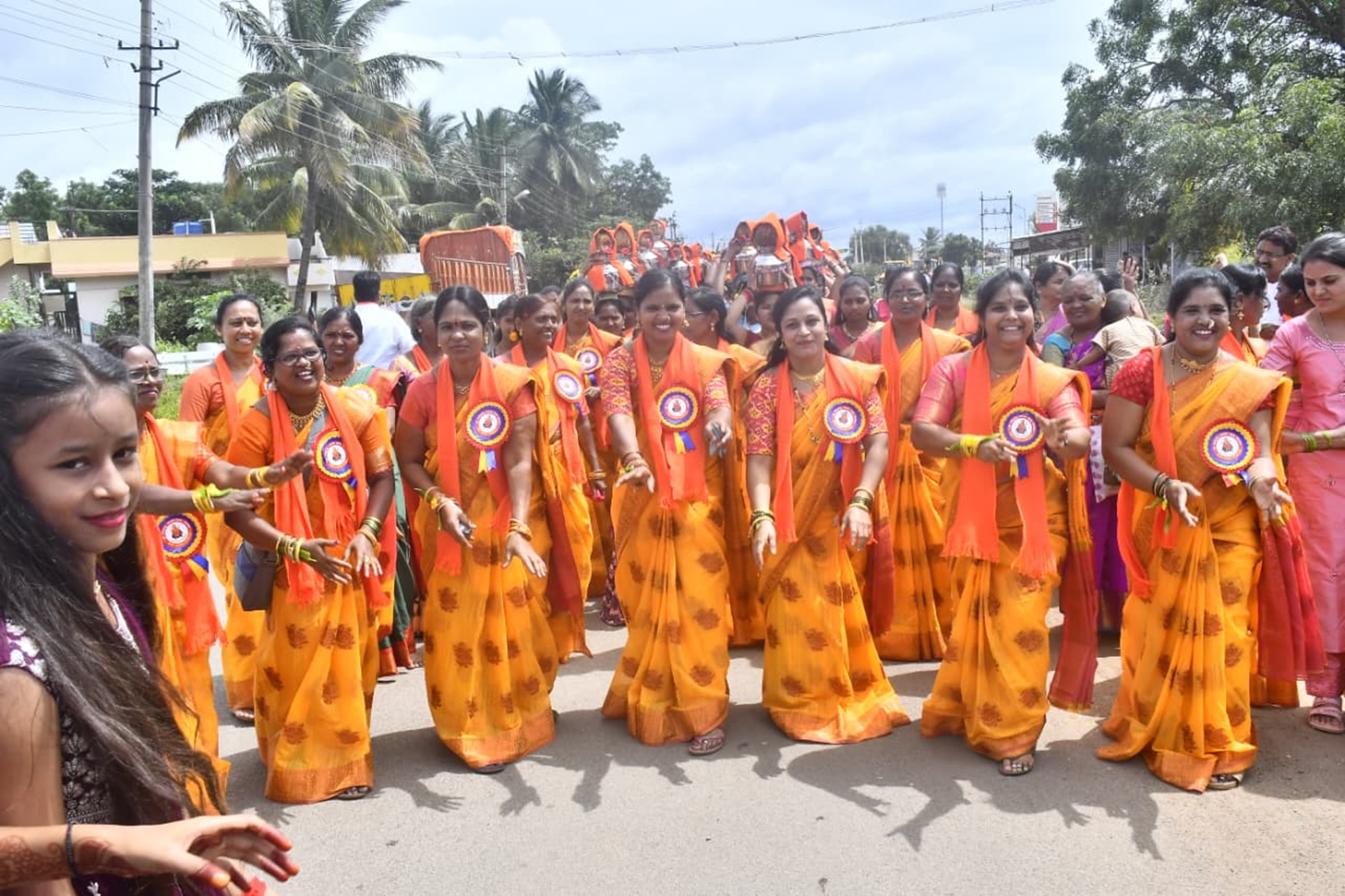 ಕುಂಭ ಮೇಳದಲ್ಲಿ ಮಹಿಳೆಯರ ನೃತ್ಯ 
